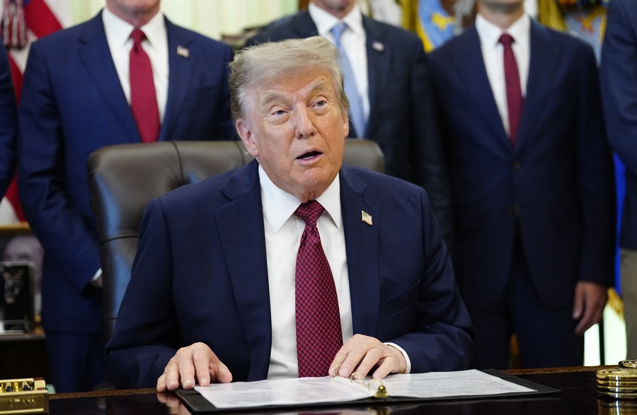 Trump presenta un plan multimillonario para reformar uno de los aeropuertos de Washington
