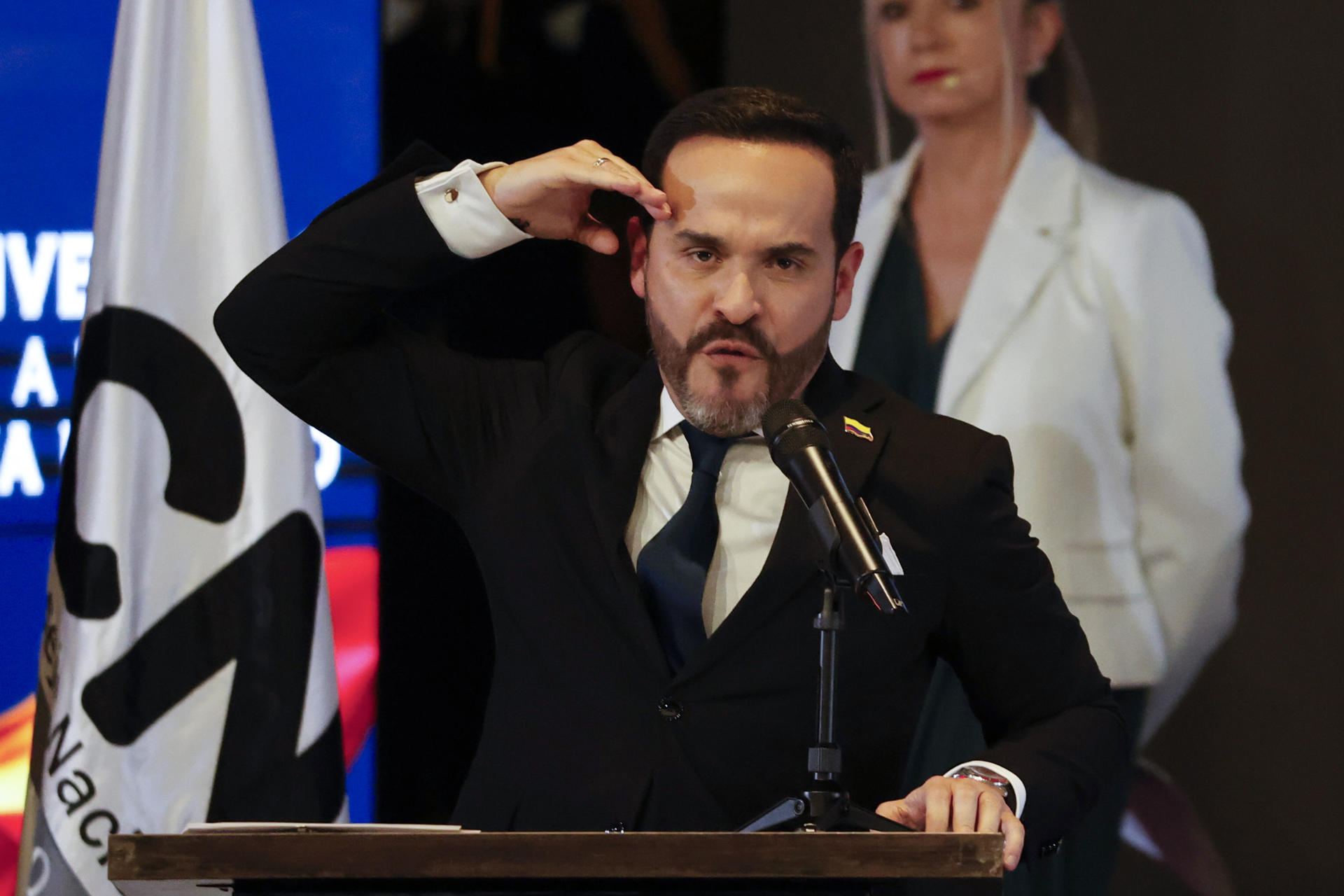 De la Espriella aclara que no ha planteado "desconocer la soberanía de Venezuela"