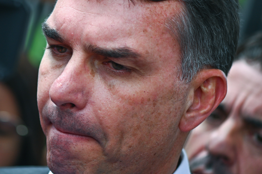 Flavio Bolsonaro es denunciado ante la Justicia Electoral