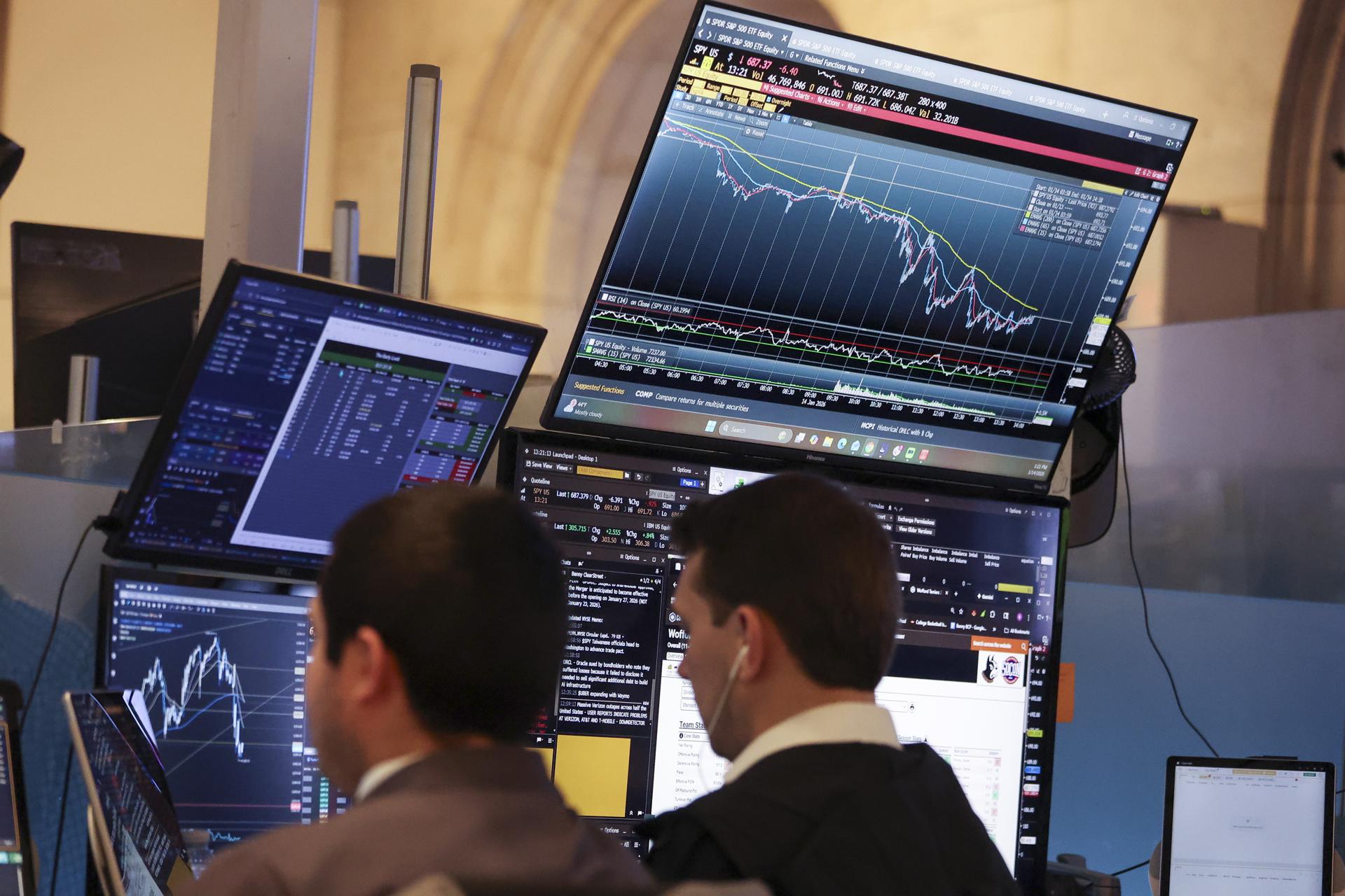 Wall Street abre en rojo después de que Trump anunciara el fin del alto el fuego con Irán