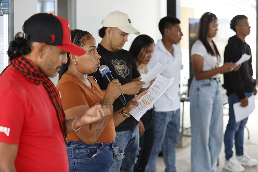 Exguerrilleros piden a De la Espriella continuar con proceso de paz en el sur de Colombia