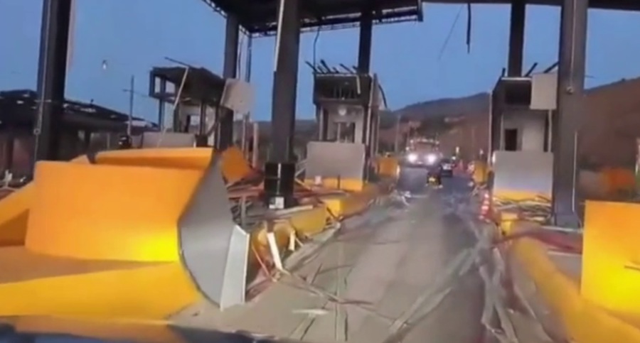 Ataque con explosivos destruye peaje un día después de la investidura de De la Espriella