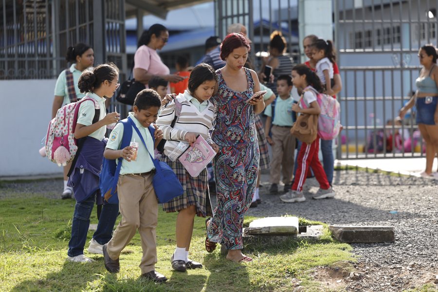 Evacúan edificios y hospitales en Panamá por fuerte sismo con epicentro en Colombia