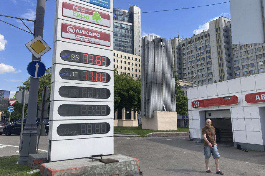 Solo un tercio de las gasolineras rusas cuentan con reservas de combustible, según medio