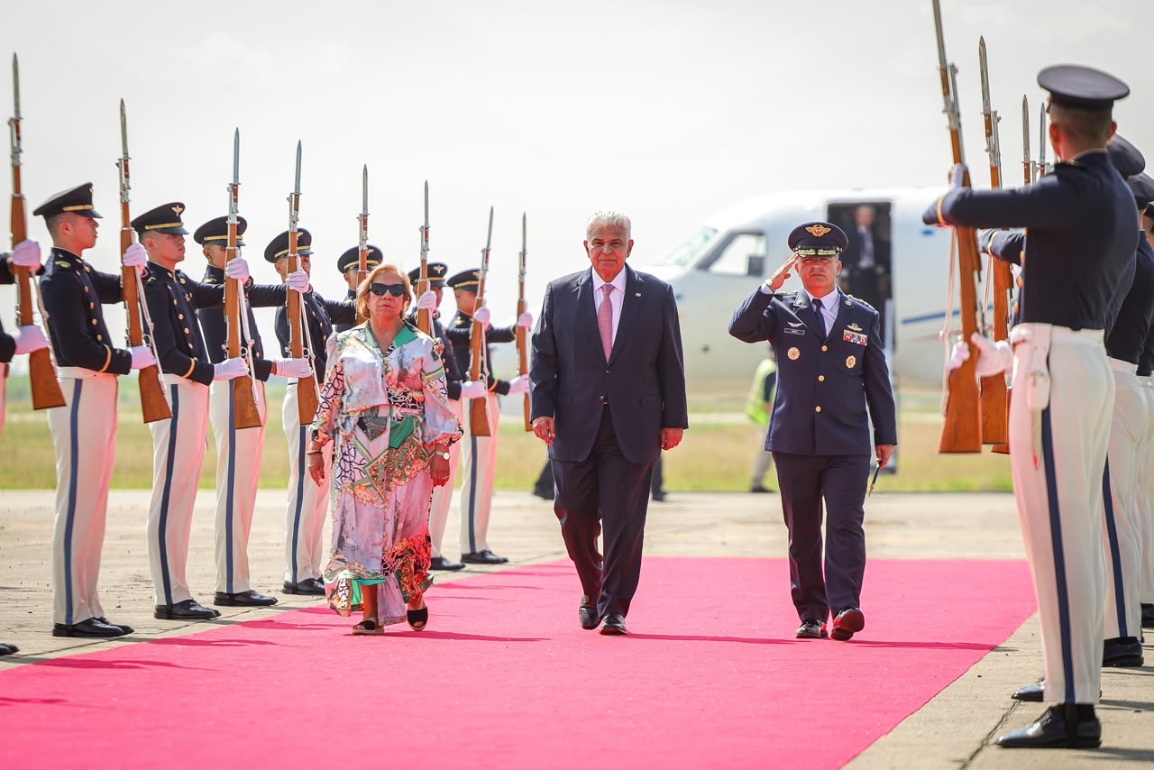 Mulino llega a Colombia para investidura de Abelardo de la Espriella