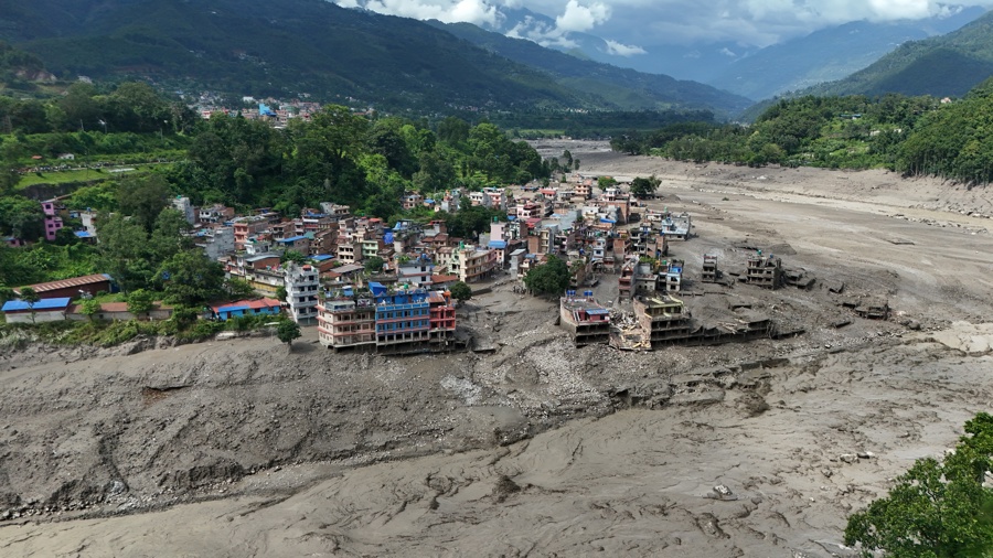 Recuperan 95 cadáveres tras la riada en Nepal y 484 turistas siguen sin contacto