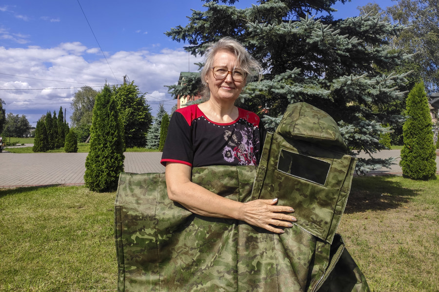 Unas capas antidrones ayudan a hacer "invisibles" a los soldados ucranianos
