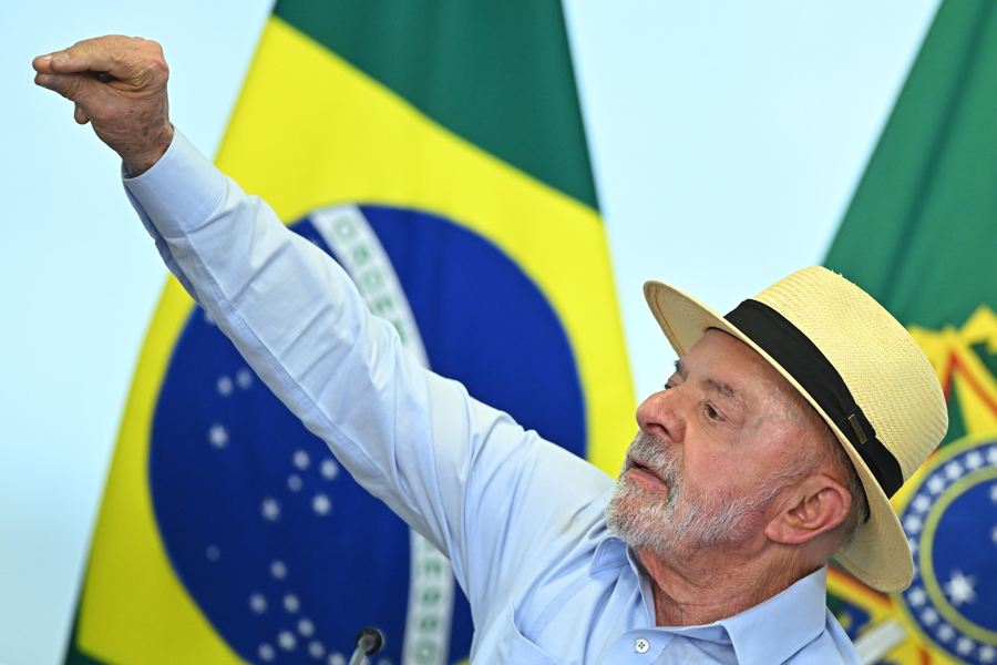 Lula reivindica su política de vivienda social ante cientos de activistas