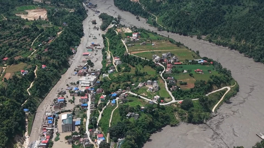 Nepal confirma que hay 910 personas sin localizar tras la riada, más de 500 extranjeras