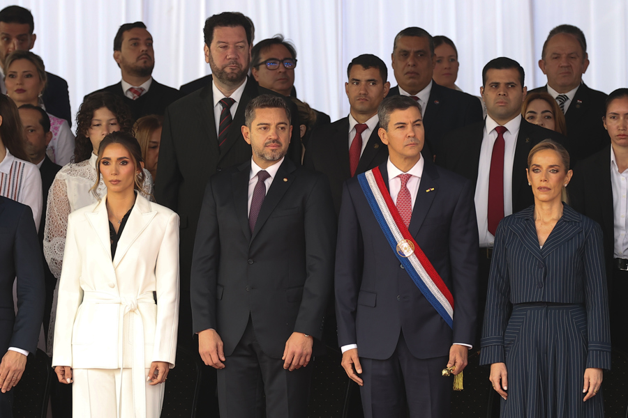 La capital paraguaya celebra sus 489 años con un desfile militar y una procesión náutica