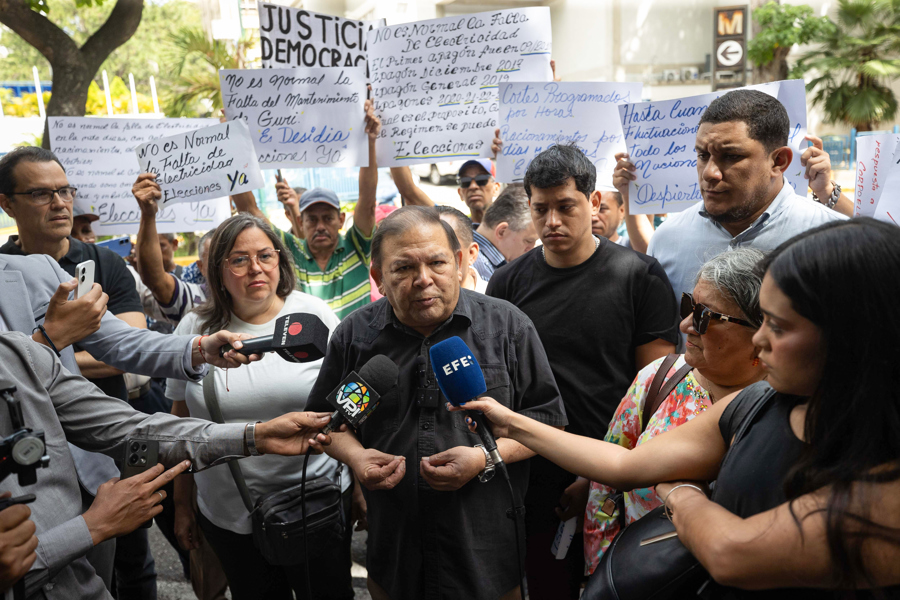 Opositor dice que apagones en Venezuela se deben a la corrupción y no a crisis climática