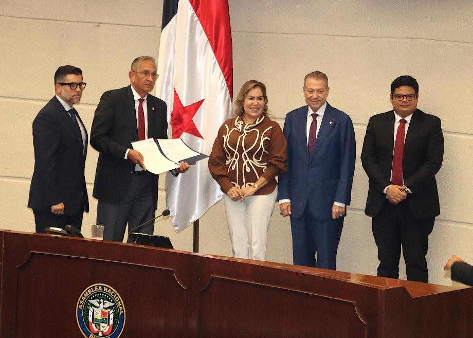 Jované presenta proyecto que ordena cierre ordenado del BHN
