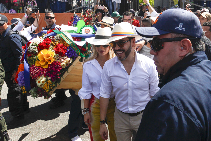 El presidente de Colombia participa del cierre de la Feria de las Flores en Medellín
