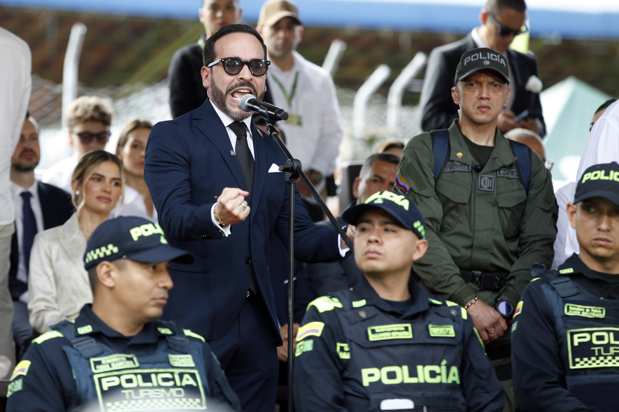 De la Espriella rompe la tradición y traslada la investidura presidencial de Bogotá a Cali
