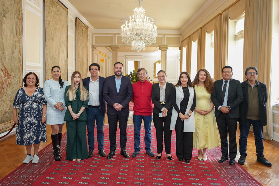 Petro se despide tras la primera experiencia de un gobierno de izquierda en Colombia