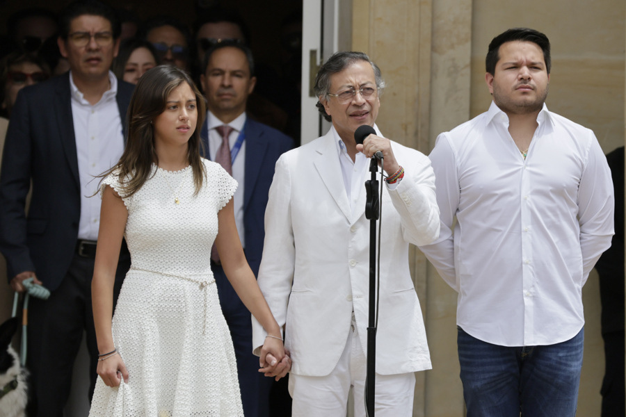Petro se despide de la Casa de Nariño en su último acto como presidente de Colombia