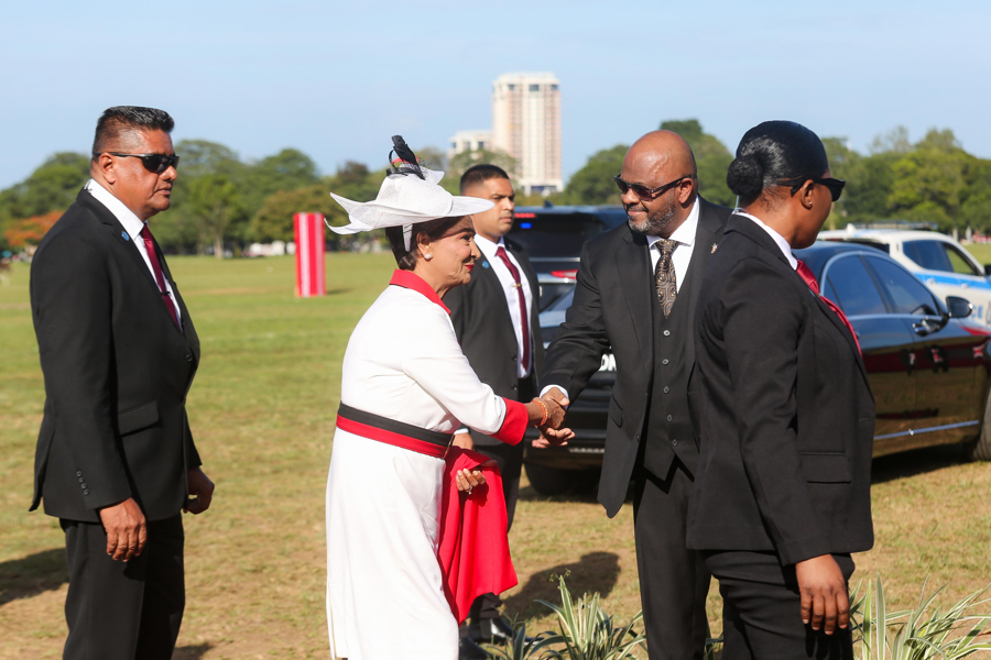La primera ministra de Trinidad y Tobago advierte ante amenazas: "Es paz o guerra total"