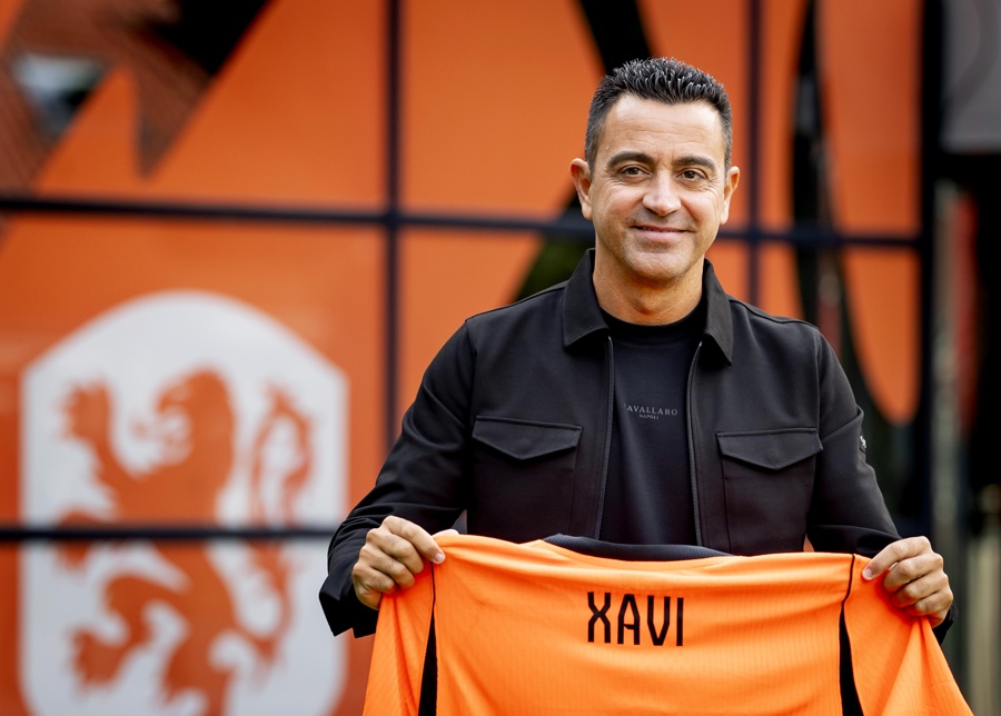 Xavi: "Ser seleccionador de Países Bajos es como ir a la universidad del fútbol"