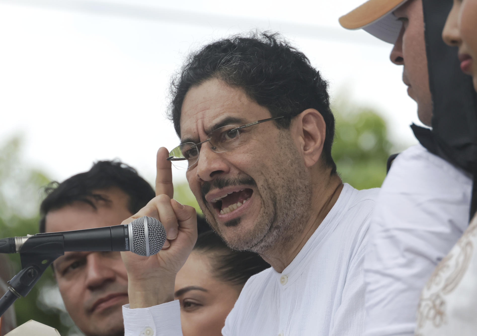 Cepeda llama a la "resistencia" al Gobierno de De la Espriella en un acto en Barranquilla