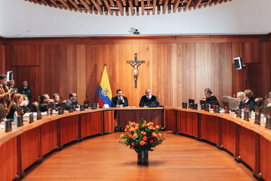 "Viva Cristo Rey", el lema de De la Espriella que abre el debate sobre política y religión