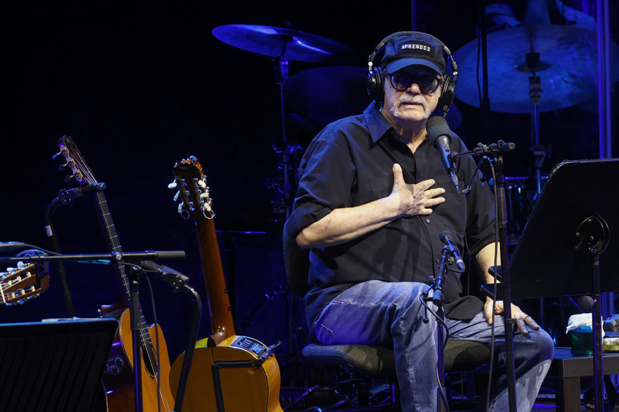 Silvio Rodríguez, eterno trovador revolucionario, enternece al Liceu de Barcelona