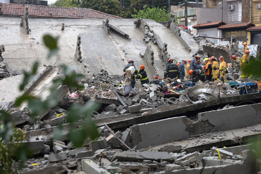 Dos muertos y cuatro desaparecidos al colapsar un edificio en construcción en São Paulo