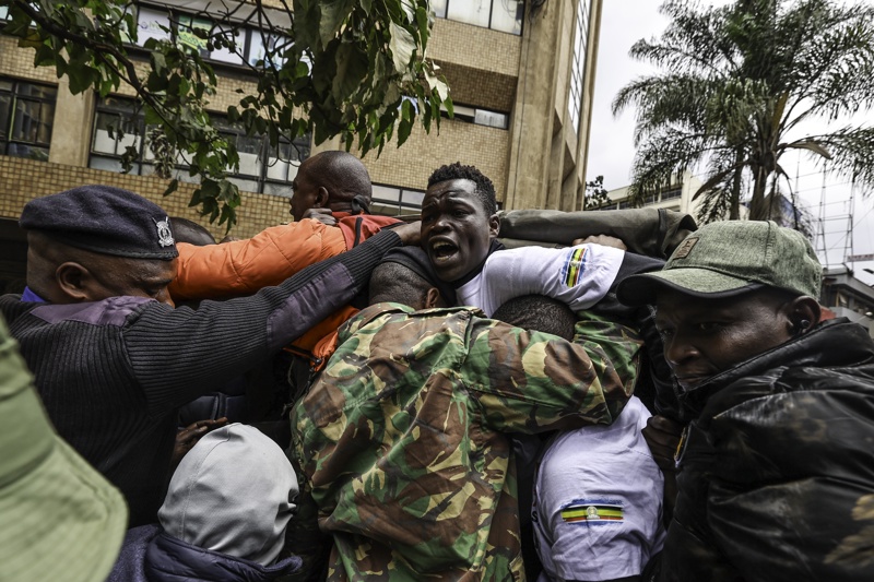 Cuatro detenidos en Kenia tras pedir la libertad de líder opositor ante embajada de Uganda