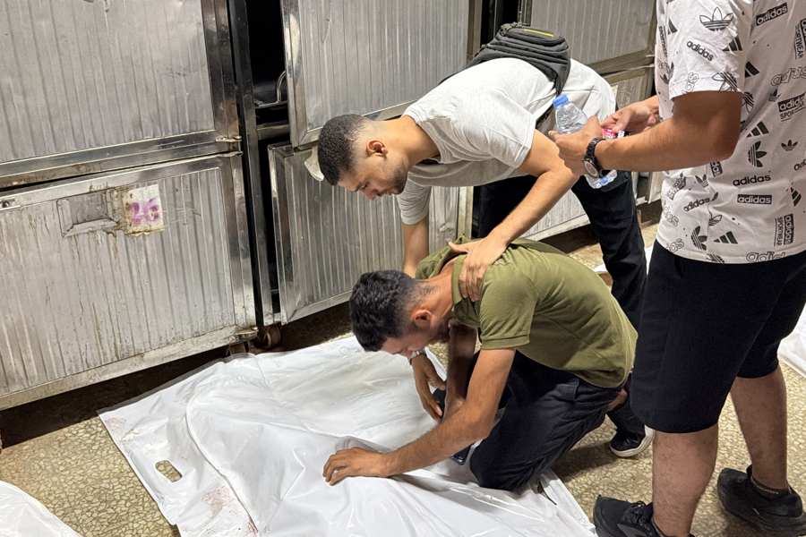 Israel mata a 5 personas en un ataque contra un vehículo de transporte de viajeros en Gaza