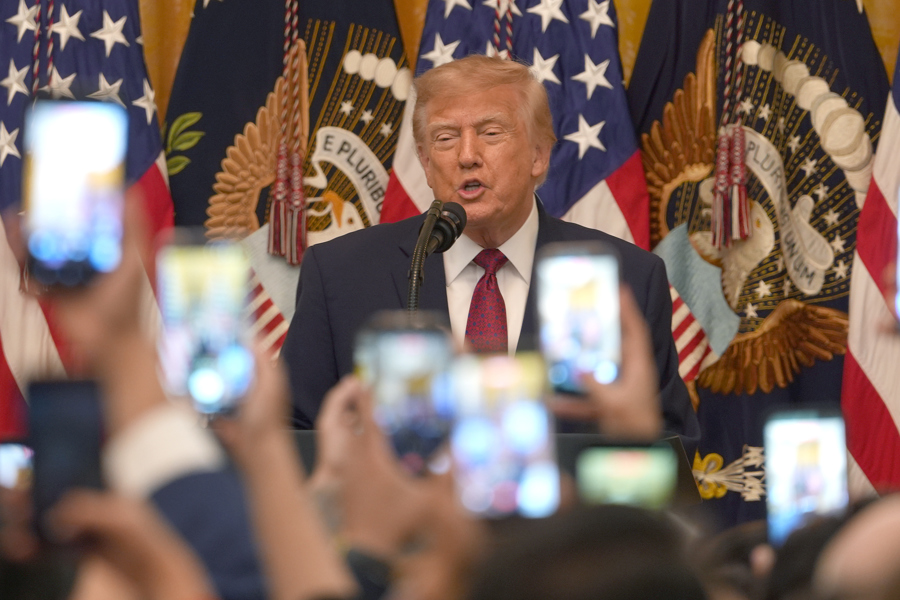 Trump recupera celebración del mes de la Herencia Hispana mientras pierde el voto latino
