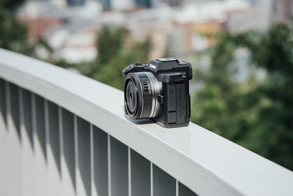 Canon presenta la nueva 'full frame' compacta EOS R8 Mark II, diseñada para usar con una sola mano