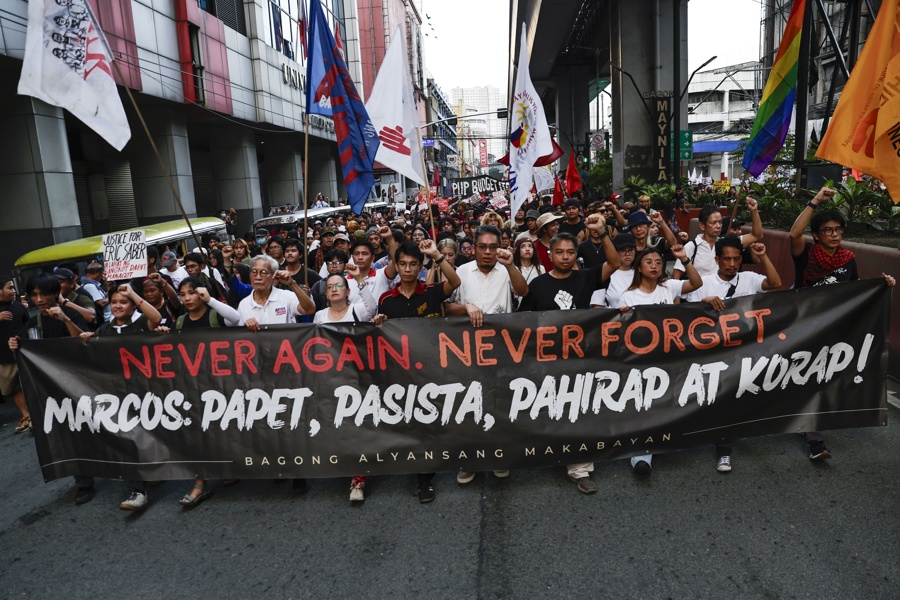 Miles de filipinos se manifiestan contra la dictadura de los Marcos bajo lema "nunca más"