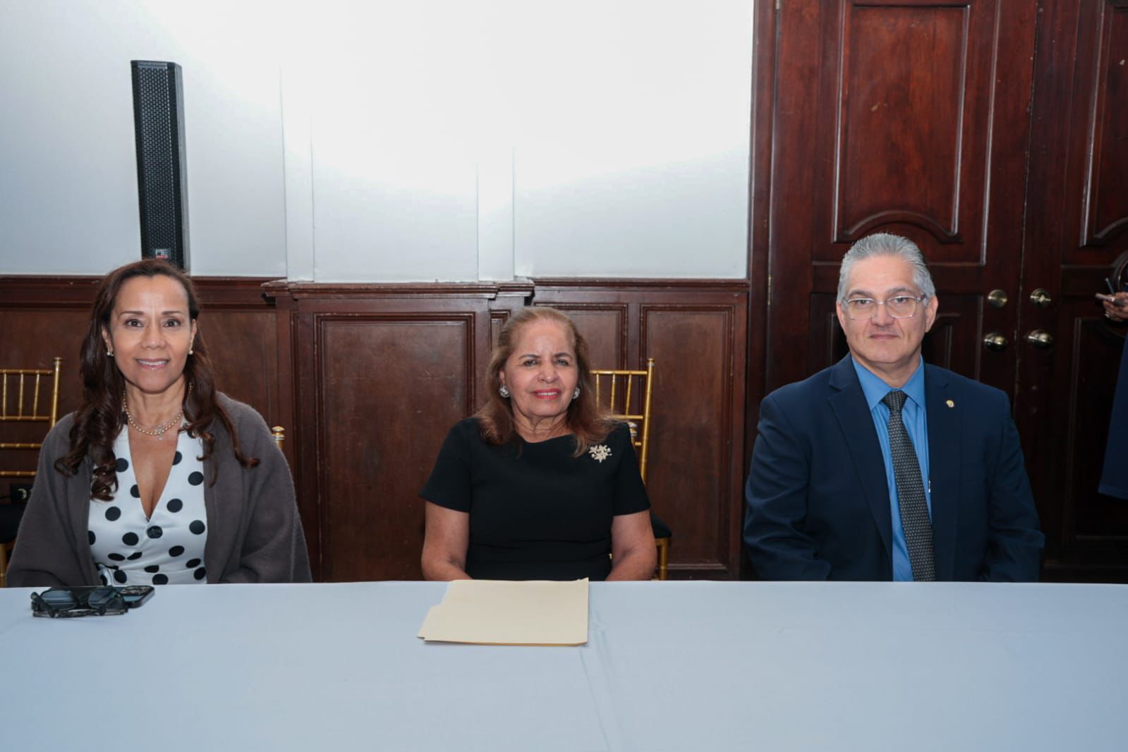Ministerio de la Presidencia rinde homenaje a funcionaria con 51 años de servicio continuo
