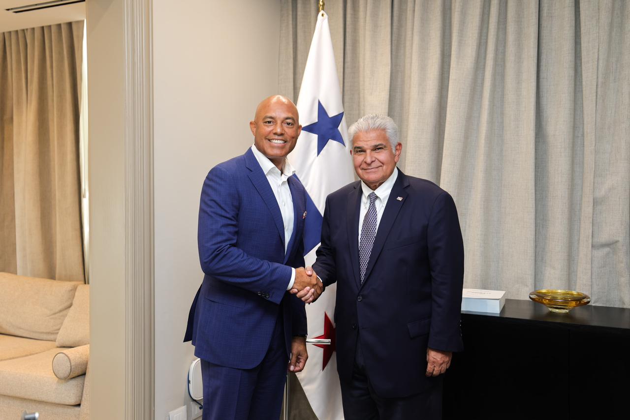 Mariano Rivera es recibido en el Palacio de las Garzas