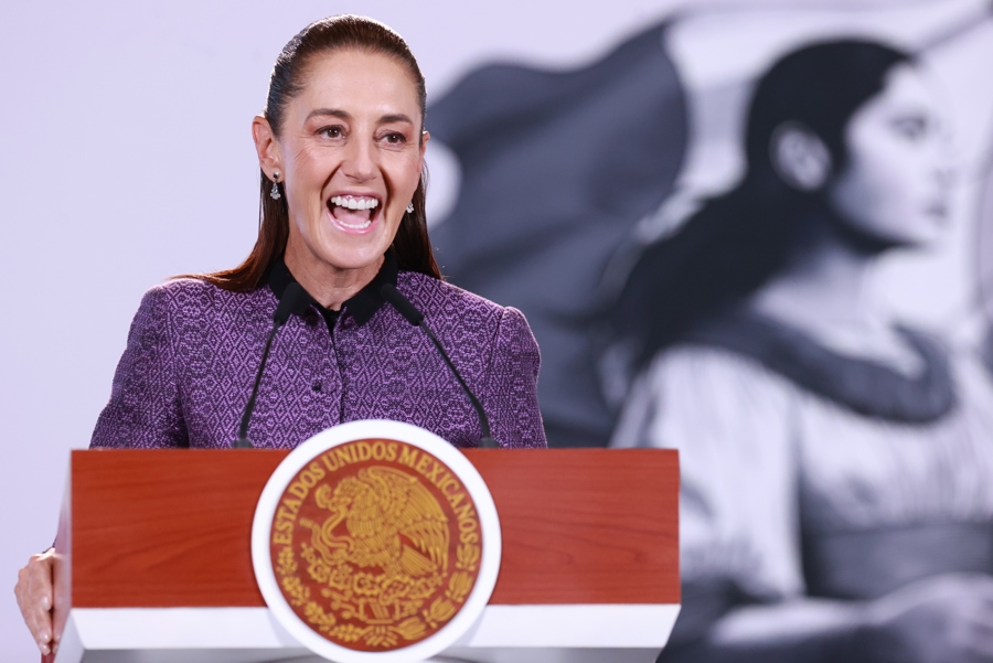 Sheinbaum defiende prohibir doble nacionalidad a presidentes y gobernadores de México