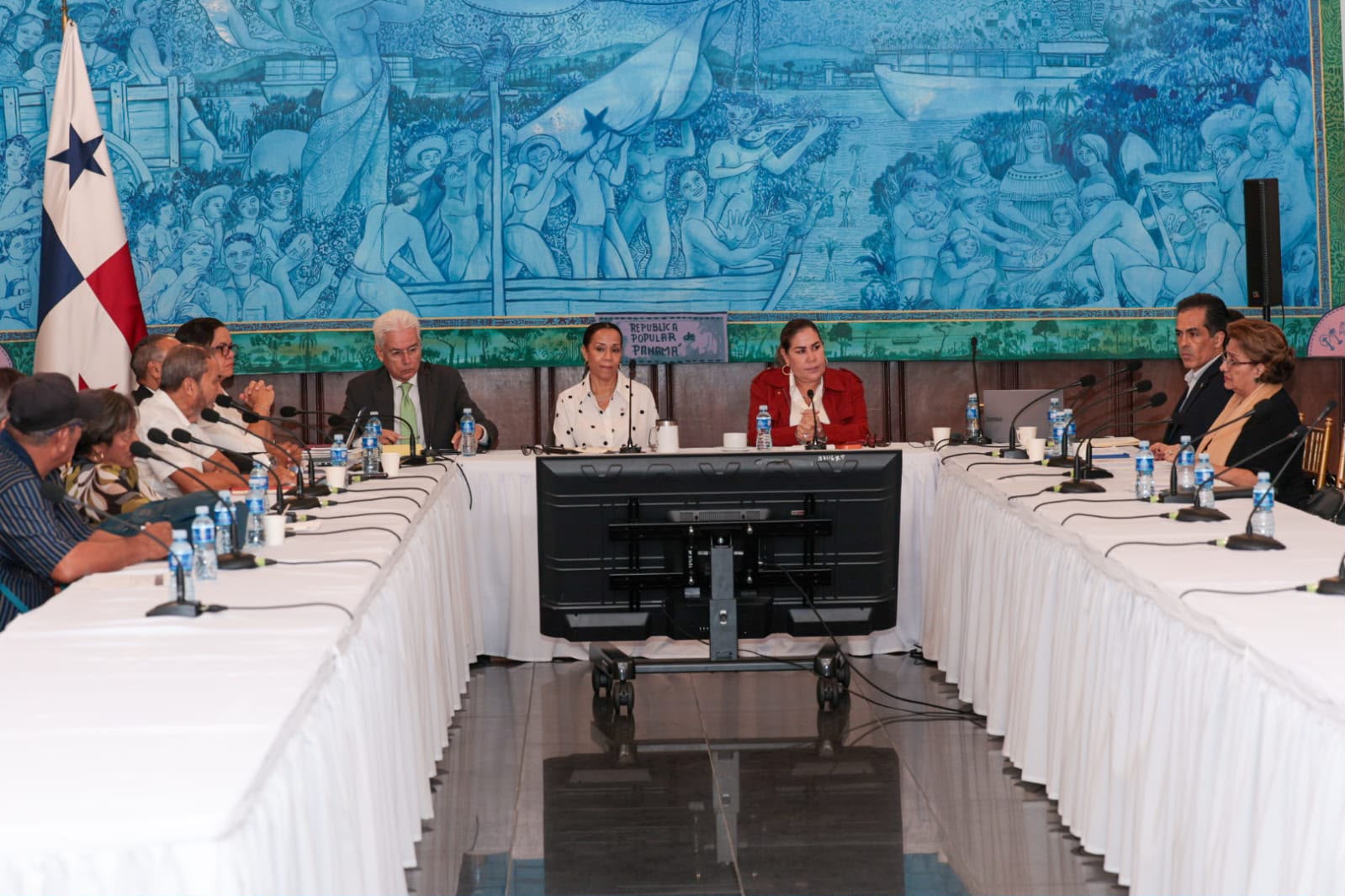 Gobierno, jubilados y empresarios analizan cómo afinar el esquema de descuentos para la tercera edad