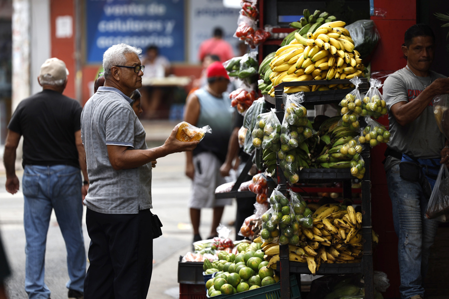 Jóvenes en Panamá encuentran una oportunidad en plena crisis de empleo
