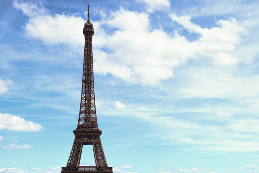 Indignación en la torre Eiffel por la visita privada con consigna de ocultar a las mujeres