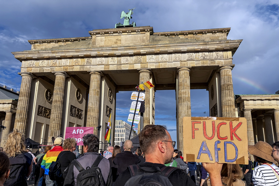 Miles de personas se manifiestan en Berlín tras la victoria electoral de la ultraderecha