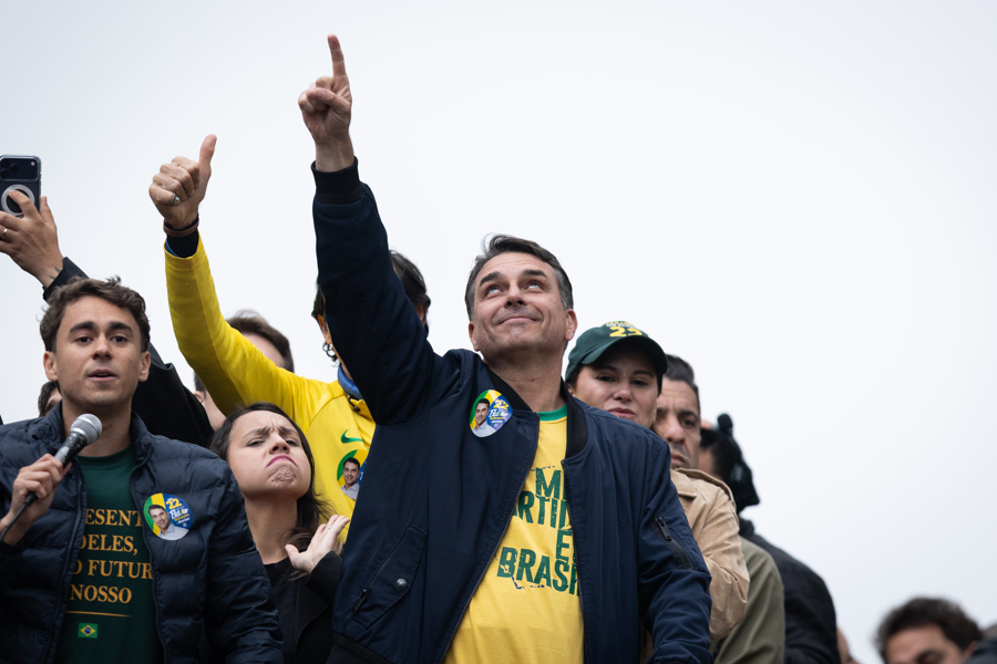 Bolsonaro adelanta a Lula por primera vez en un sondeo sobre una eventual segunda vuelta