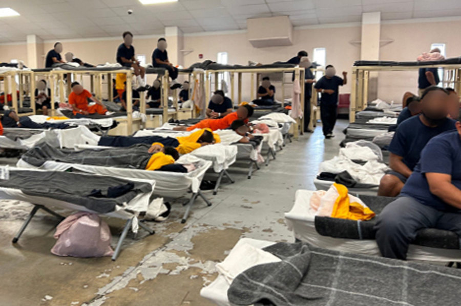 Informe destapa hacinamiento y abusos en otro centro de detención de migrantes en Florida