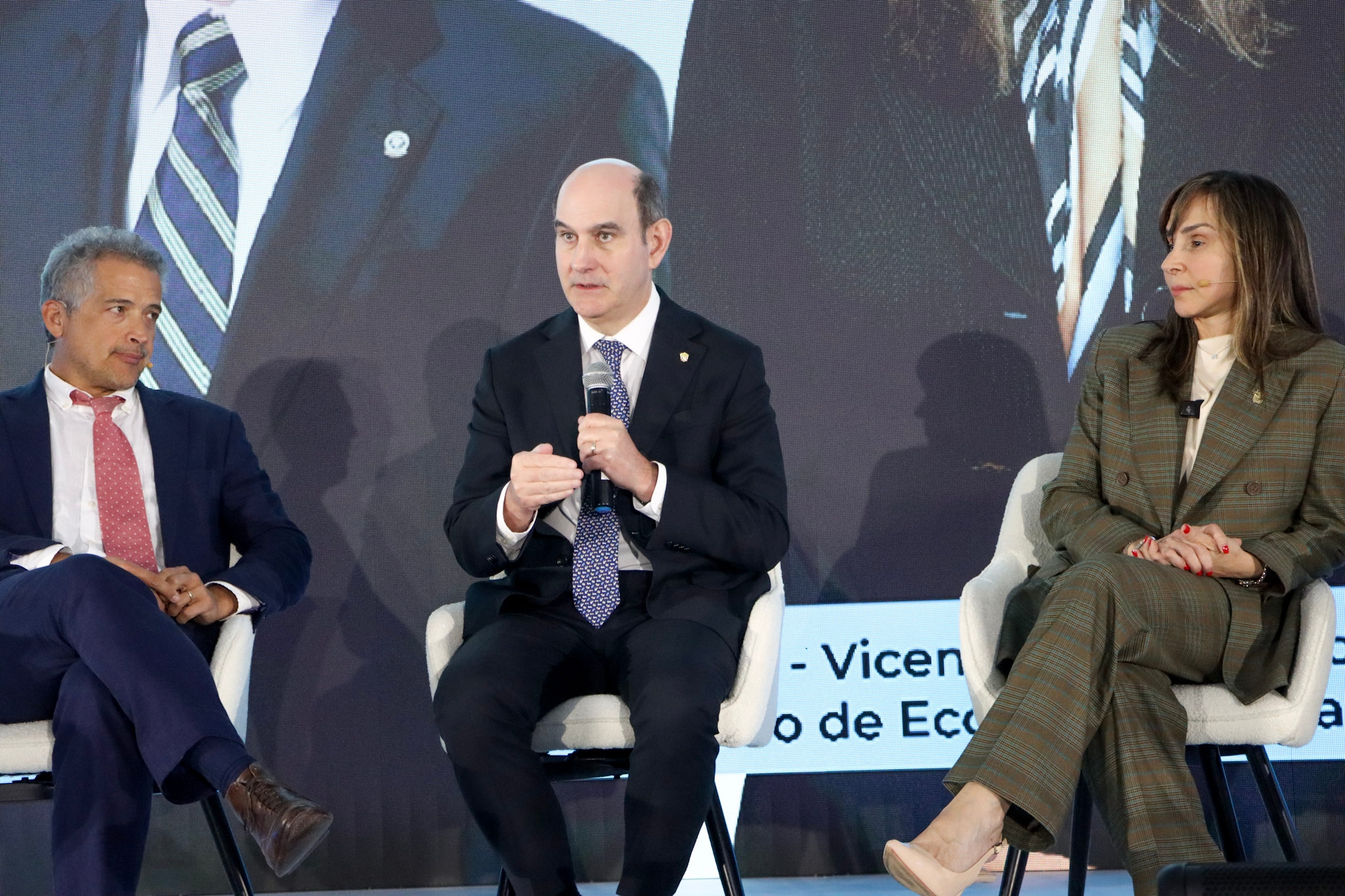 Ministro Chapman destaca el crecimiento de 6.4% de la economía panameña