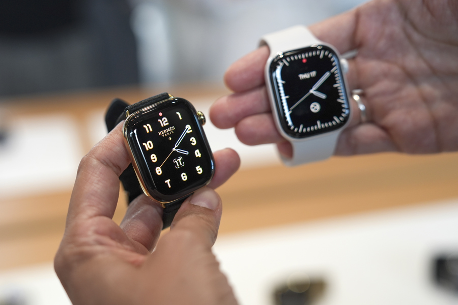 Apple dota a sus relojes de inteligencia de audio para rebobinar charlas y resumir el día