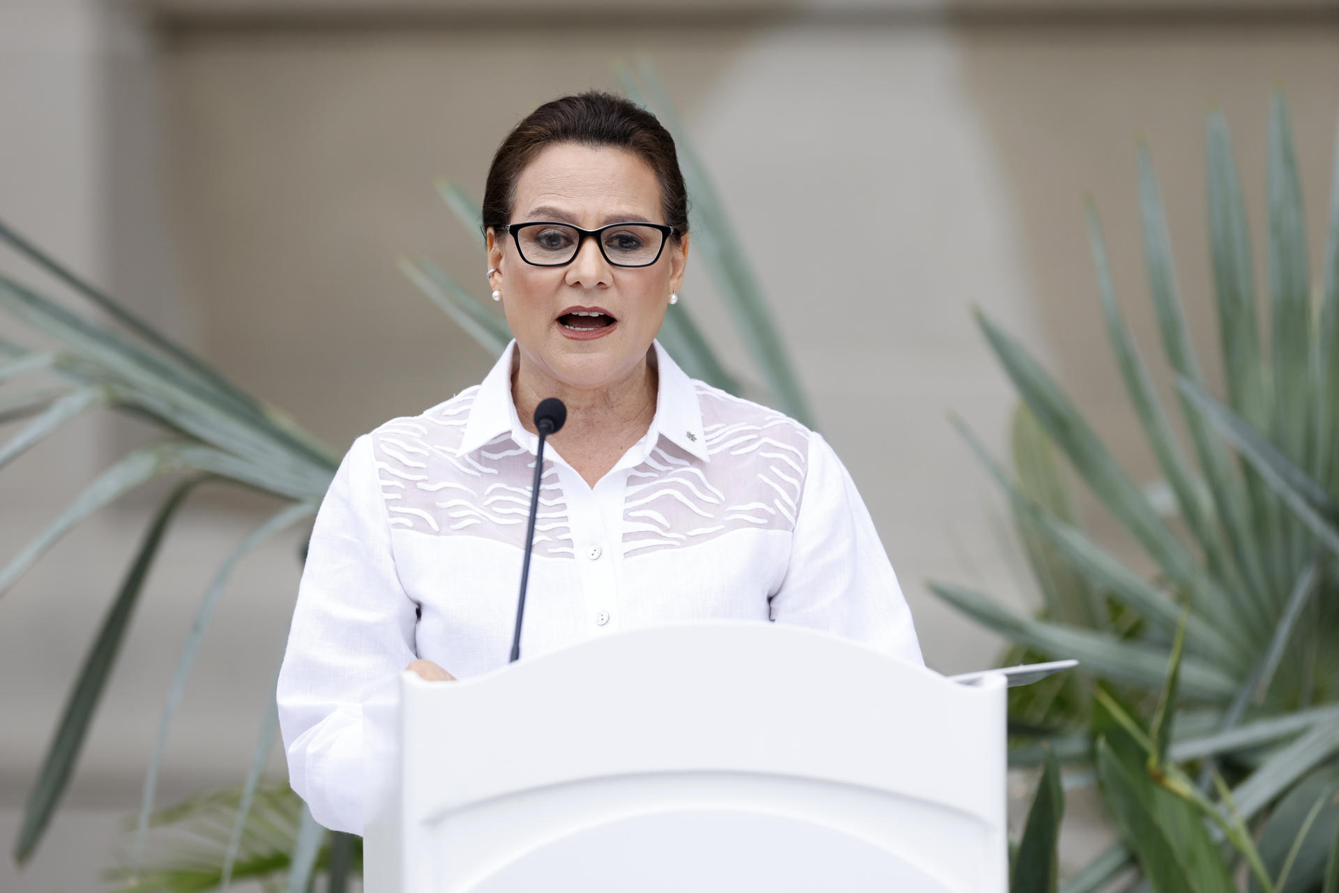 La ingeniera marina Ilya Espino asume como la primera mujer al frente del Canal de Panamá