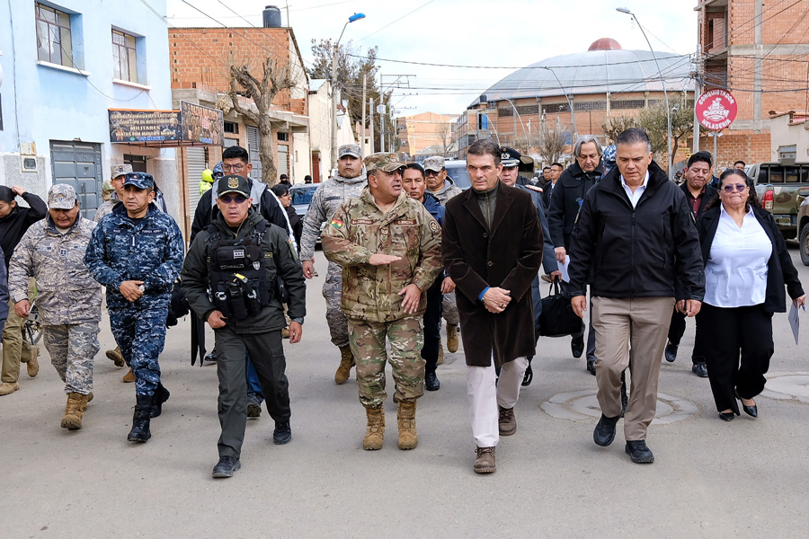 Presidente de Bolivia anuncia duelo nacional por muertos en explosiones en cuartel militar