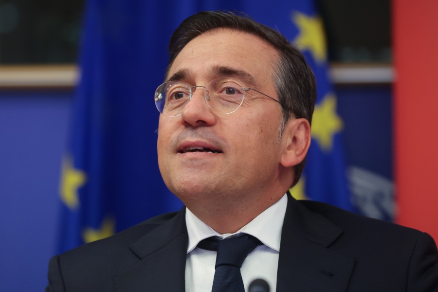 Albares reitera que "no le constan" informaciones previas a la entrada masiva en Ceuta