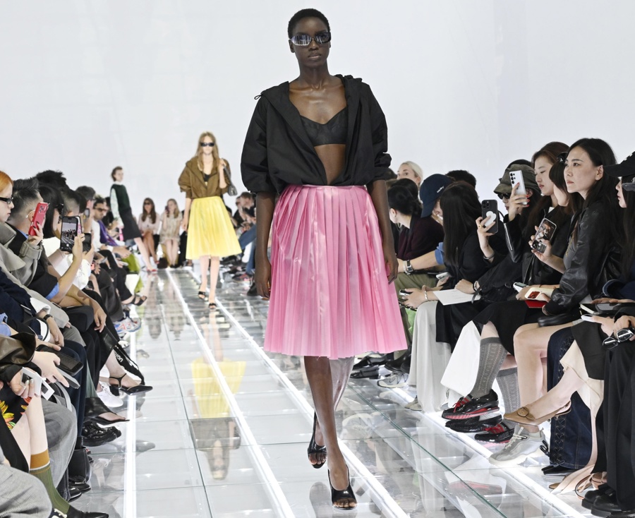 Prada hace de la falda, en todas sus versiones, la protagonista en la pasarela de Milán