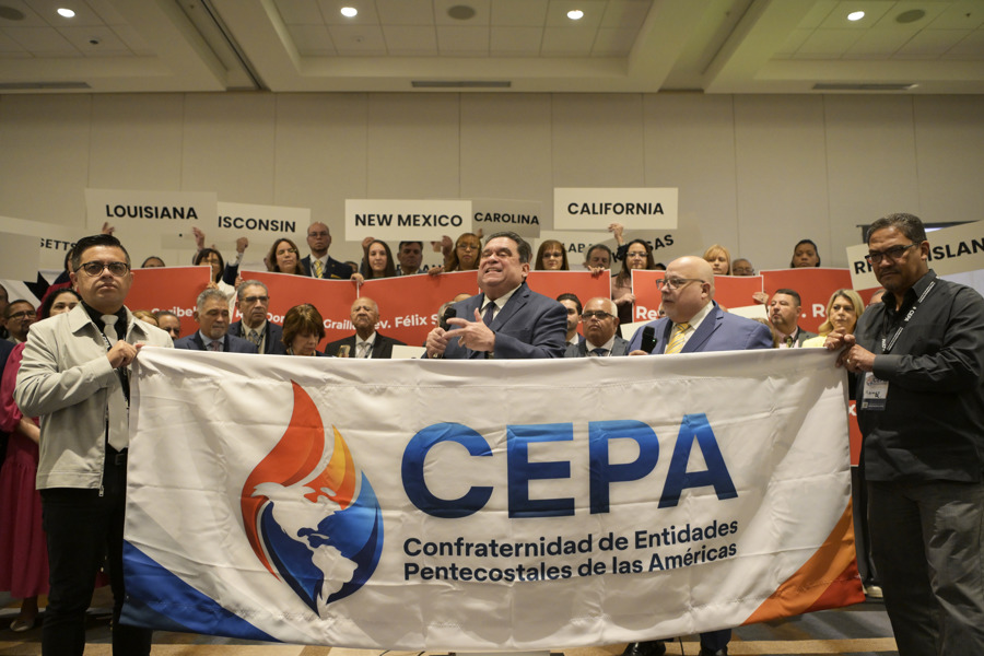 Líderes religiosos piden a Trump extender el TPS para salvaroreños un día antes de su fin
