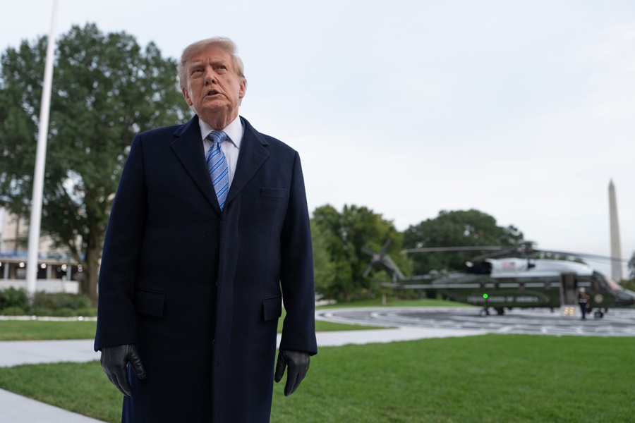 Trump sugiere que ni EEUU ni China frenarán el desarrollo de la IA