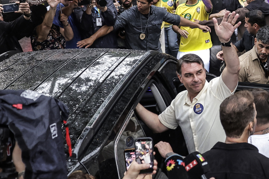 Flávio Bolsonaro se fuga a Estados Unidos, según varios medios brasileños