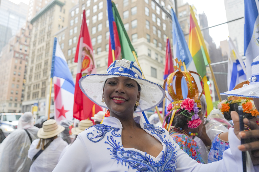 La lluvia no apaga la fiesta de la Hispanidad en Nueva York